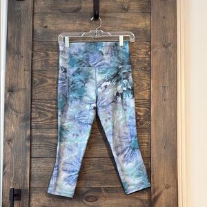 Athleta salutation stash capri leggings